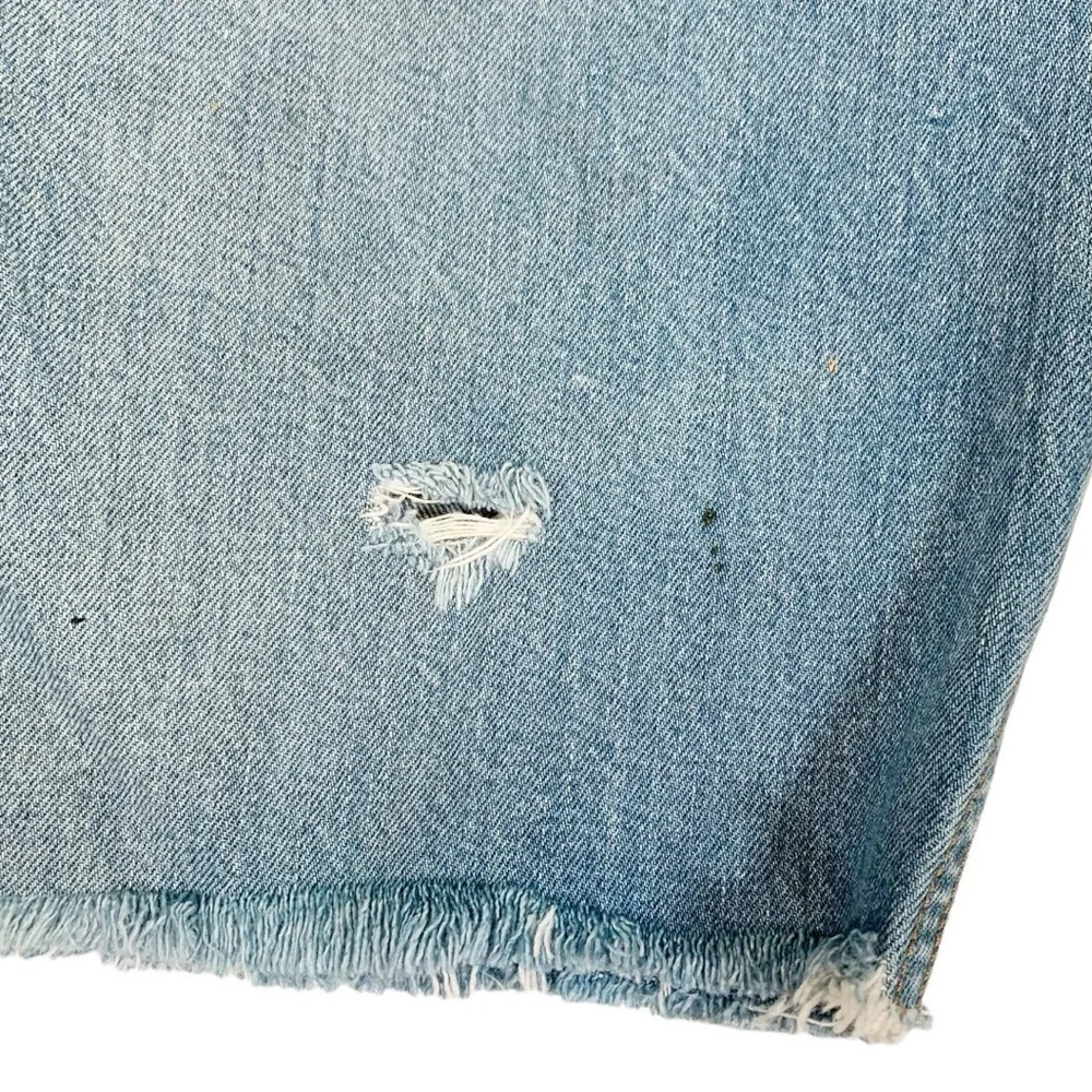Vintage Levi's Relaxed Fit distressed Jean Shorts Size 40